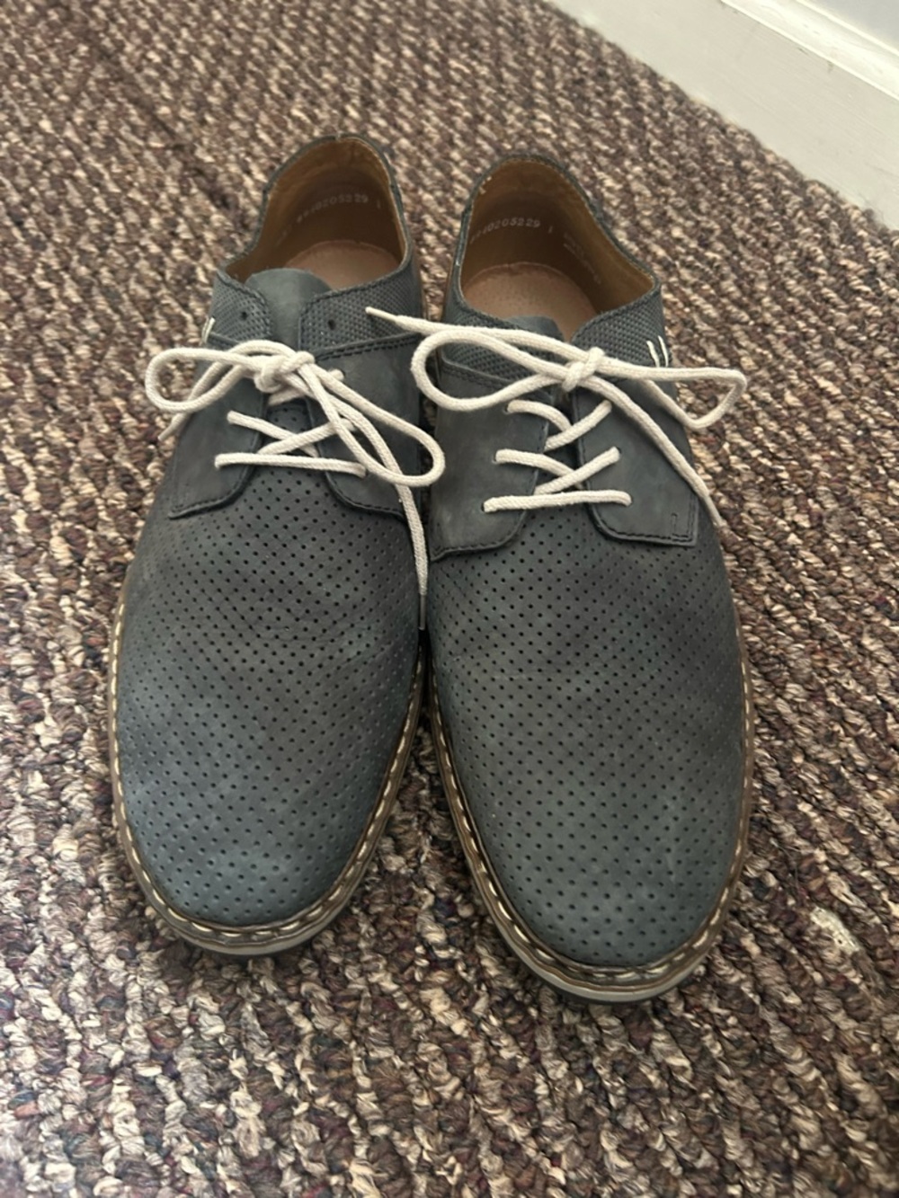Men's Casual Perforated Lace-Up Shoes in Gray
